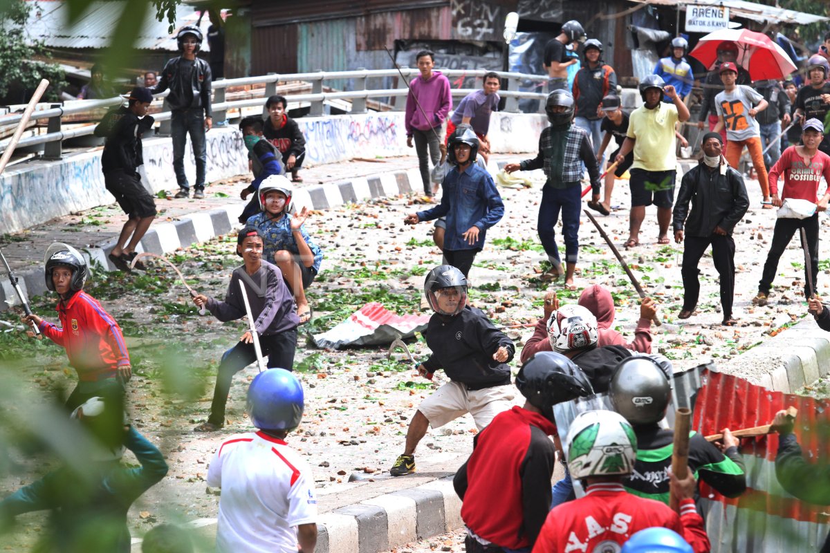 Tawuran Antar Kelompok di Kebayoran Lama, Jakarta Selatan: Kerusuhan yang Mengguncang Warga