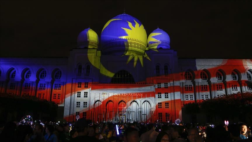 Hukum Pelaku Korupsi di Malaysia: Pendekatan yang Ketat dan Tegas