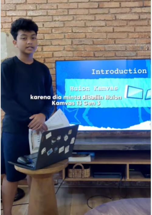 Gaya Parenting Keluarga Ini Dapat Pujian Netizen karena Minta Barang Harus Presentasi