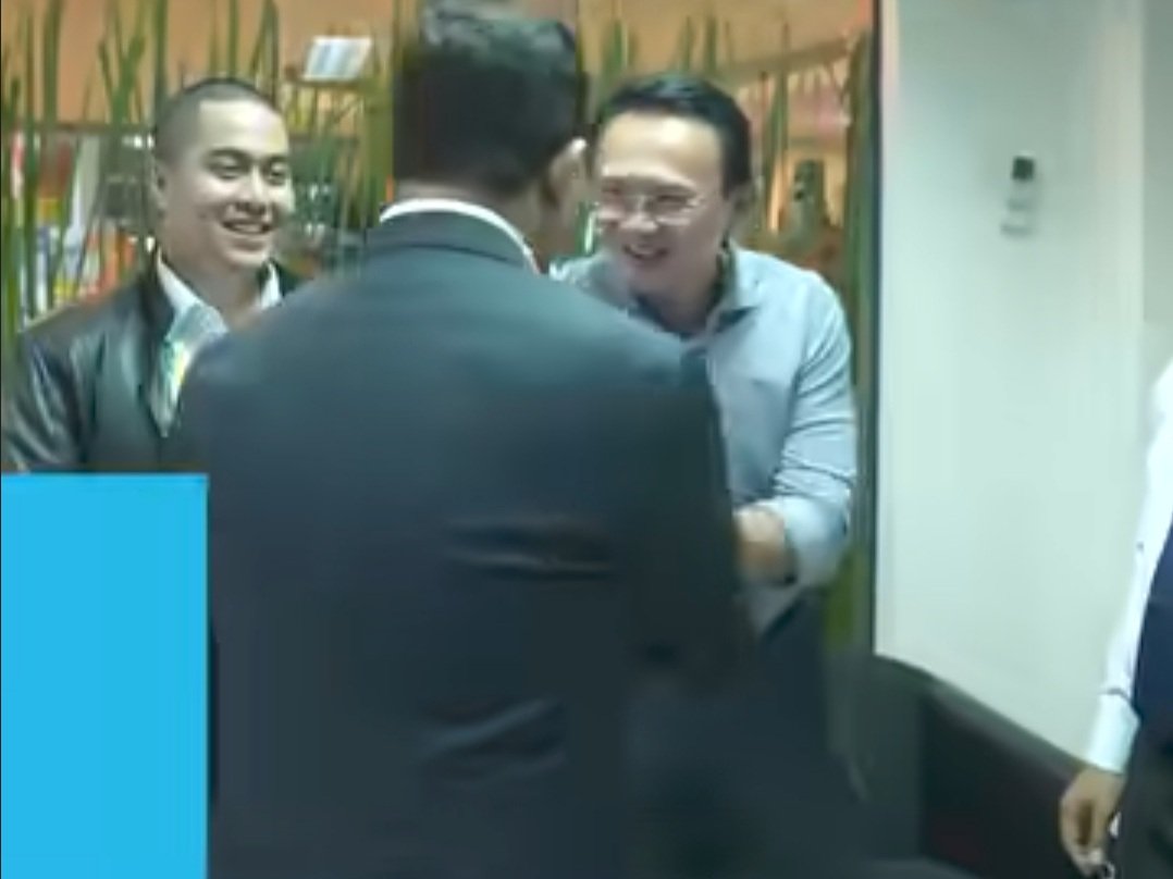 Momen Langka: Anies dan Ahok Berjabat Tangan di Jakarta Future Festival