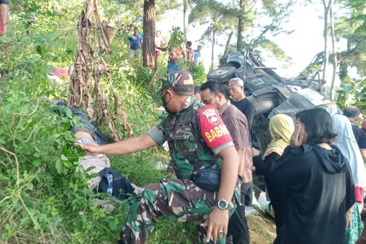 Truk Pikap Terperosok di Jurang 7 Meter Brebes