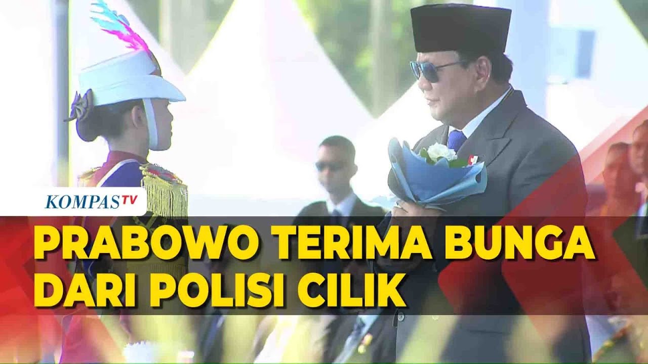 Prabowo Terima Buket dari Polisi Cilik di HUT Bhayangkara