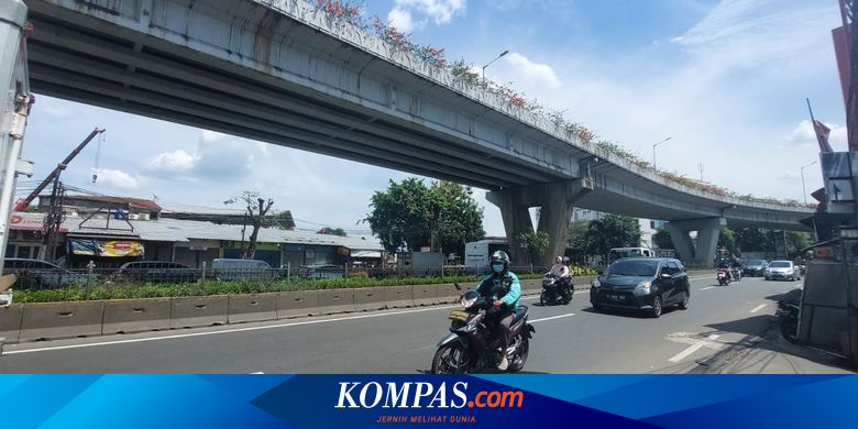 Kecelakaan Pemotor Jatuh dari Flyover Grogol dalam Insiden Tak Terkendali