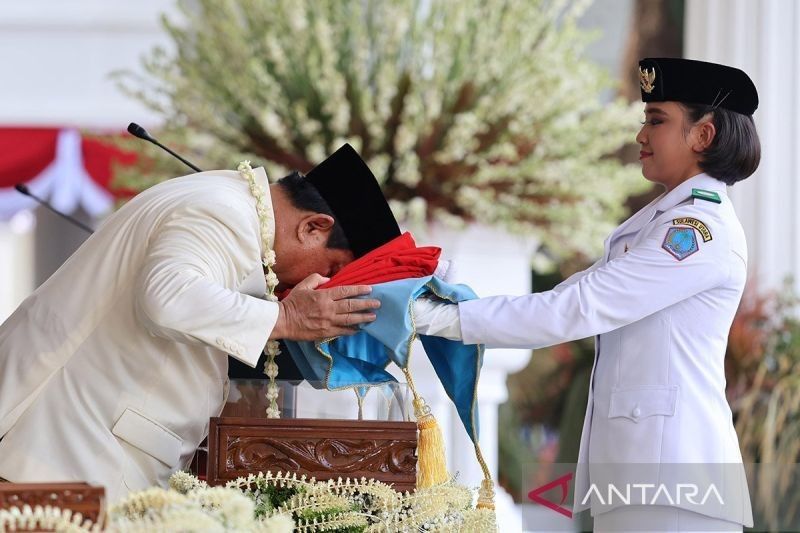Paskibraka 2025 Bangga Kibarkan Merah Putih di Hadapan Prabowo