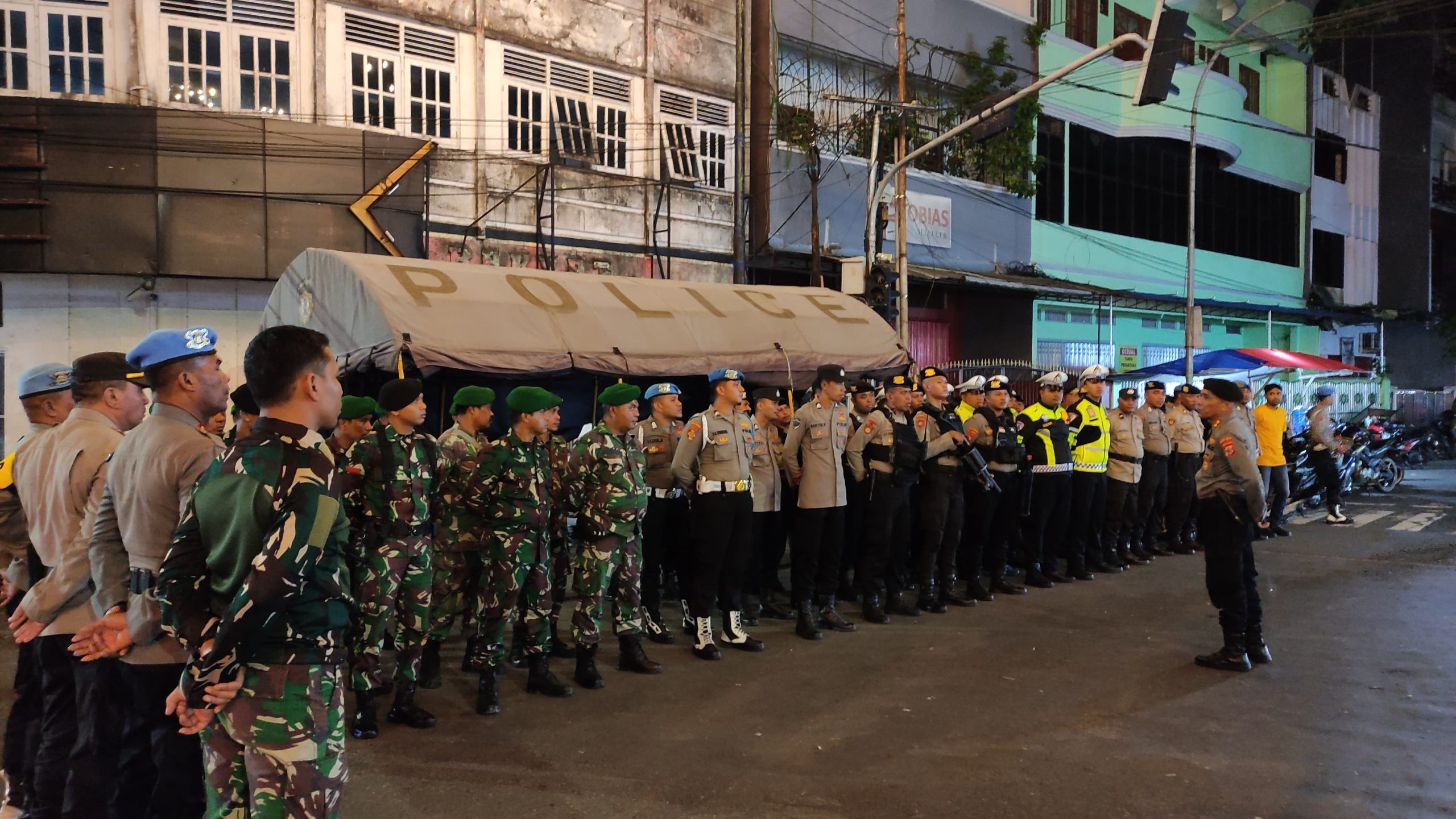 Patroli Prajurit di Berbagai Titik Strategis untuk Keamanan