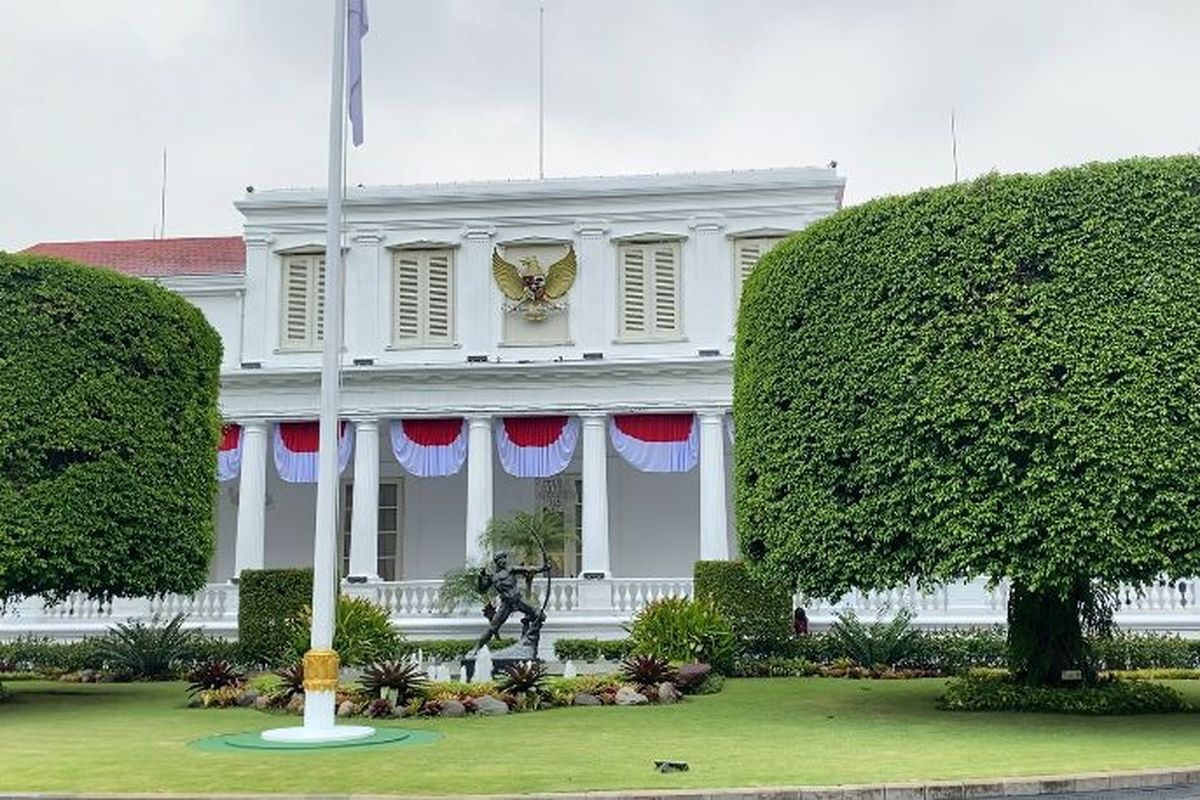 Persiapan Istana Bersolek Menjelang 17 Agustus dengan Dekor Merah Putih