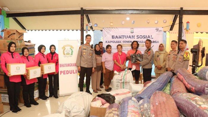 Polsek Senen Berikan Bantuan kepada Korban Kebakaran di Wilayahnya