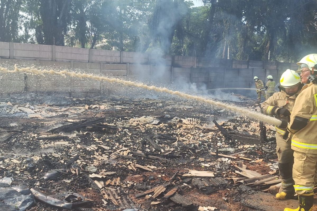 Kerugian Rp30 Juta Akibat Kebakaran 10 Bedeng di Kelapa Gading