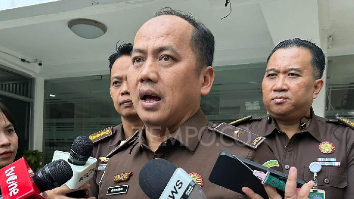 Pasukan Baret Hijau dan Ungu Jaga Rumah Jampidsus Febrie Adriansyah