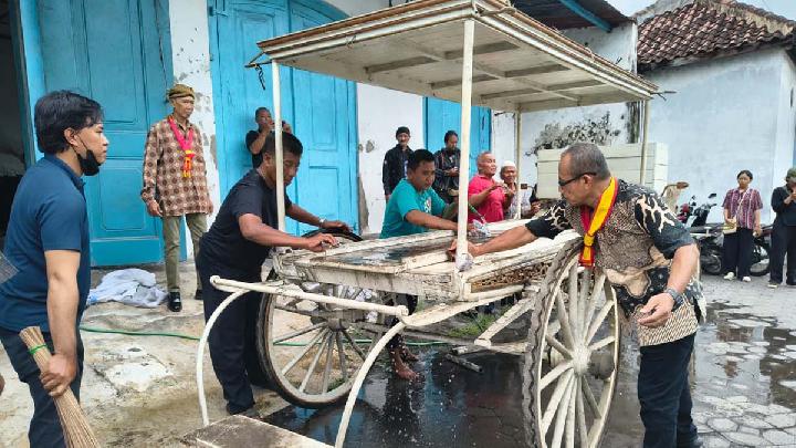 Kereta Jenazah Raja Dikeluarkan untuk Kirab Pemakaman Pakubuwono XIII