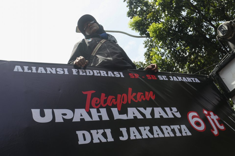 Perbandingan Rumus UMP 2026 Versi Pengusaha dan Buruh