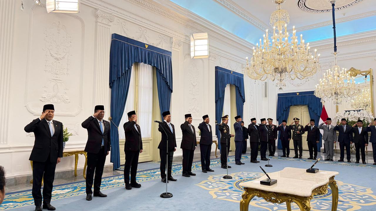 Prabowo Lantik 10 Anggota Komite Reformasi Polri Diketuai Jimly